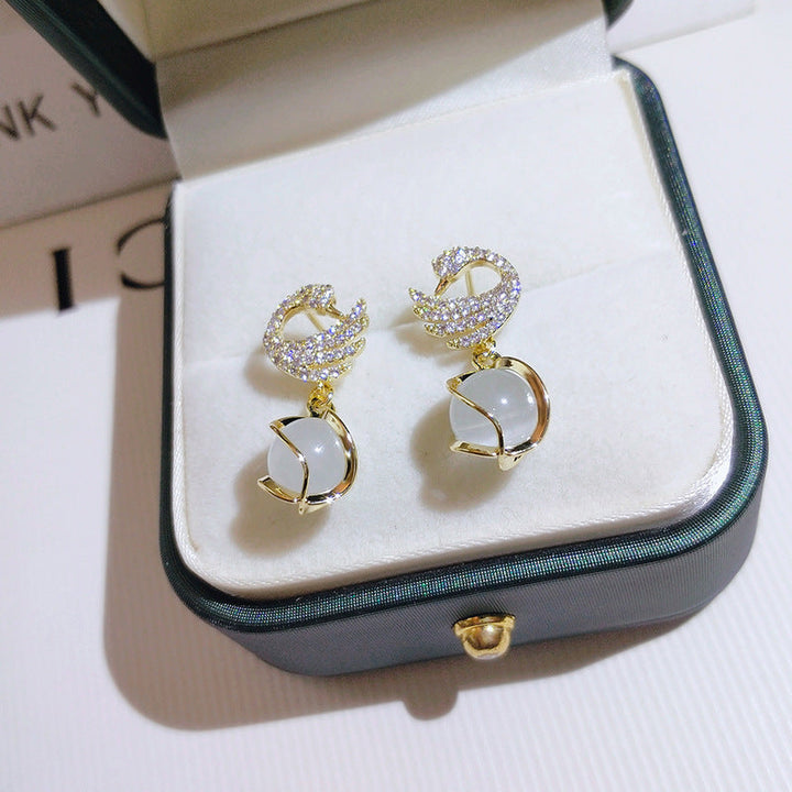 Adelina | Elegant Hanging Earrings with Classic and Sophisticated Design